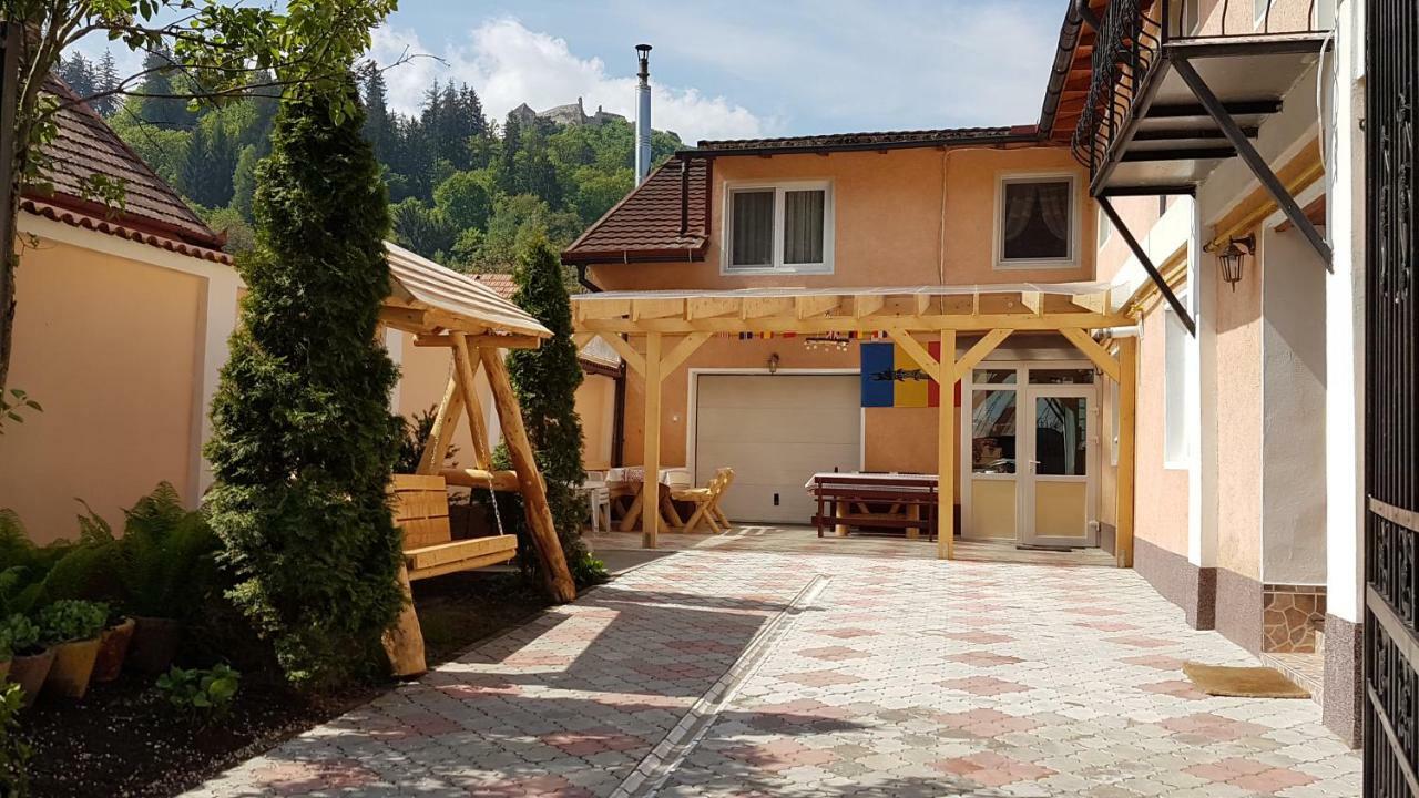 Готель Casa Dacica Ришнов Екстер'єр фото